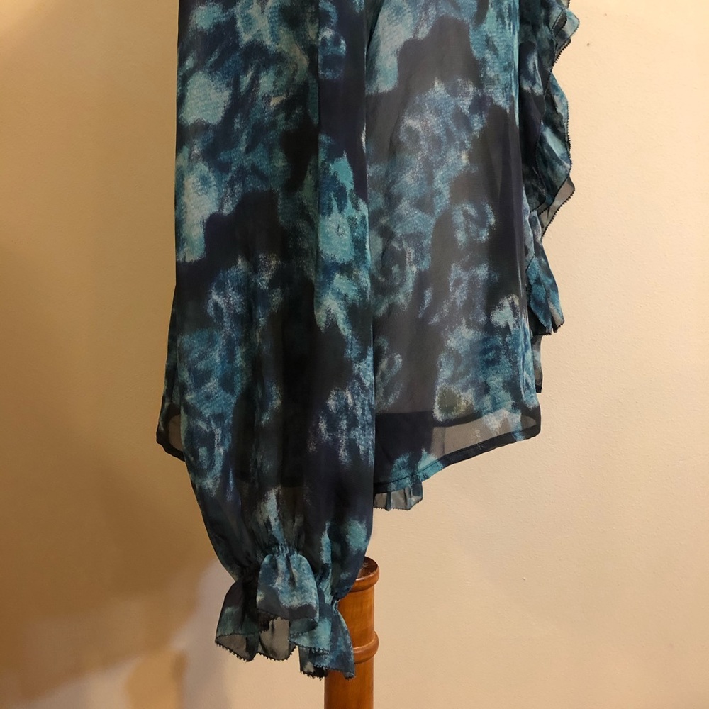 Dialogue Abstract Print Lightweight Ruffle Top - Picture 10 of 12